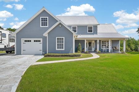1523 LAKESIDE DRIVE
