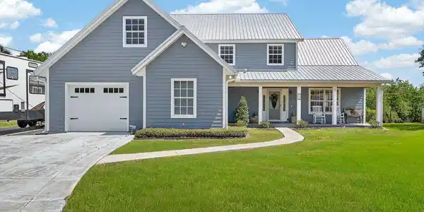 1523 LAKESIDE DRIVE