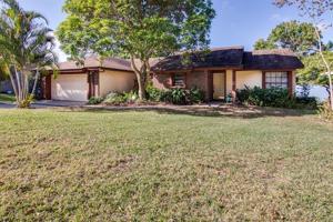 725 LAKESIDE