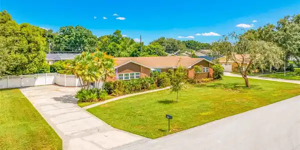 5610 STRATFORD LANE