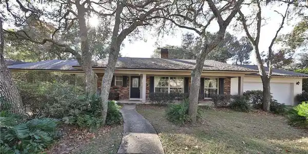 119 CRESTWOOD DRIVE