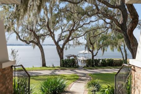 103 S LAKESHORE DRIVE