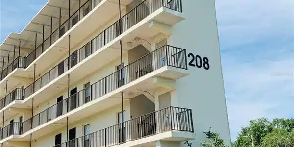 208 E LAKE HOWARD DRIVE