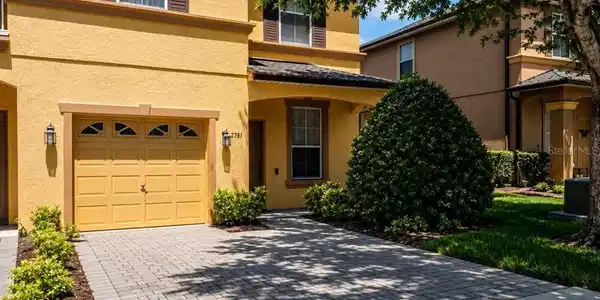 2761 RETREAT VIEW CIRCLE
