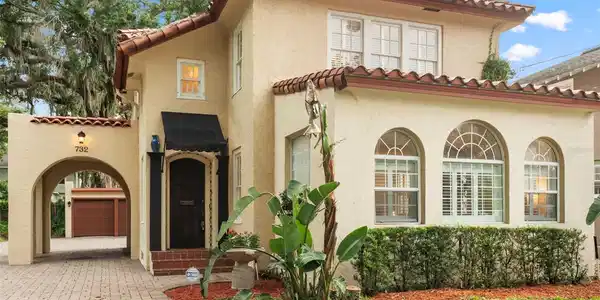 732 EDGEWATER DRIVE