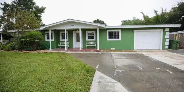 1886 15TH NW