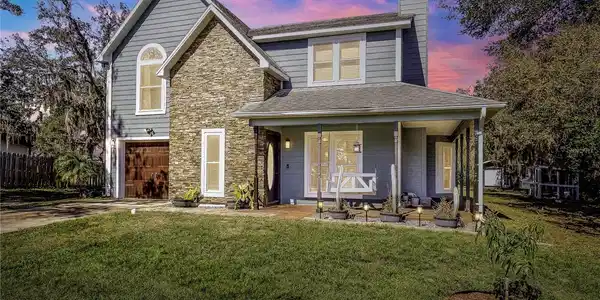 2057 HILLVIEW CIRCLE