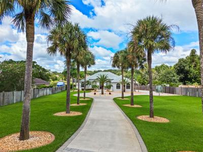10925 LAKESHORE DR