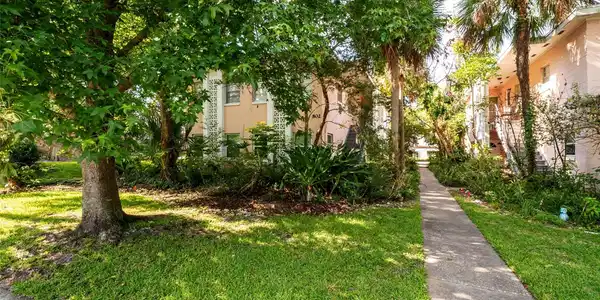 802 RUGBY STREET