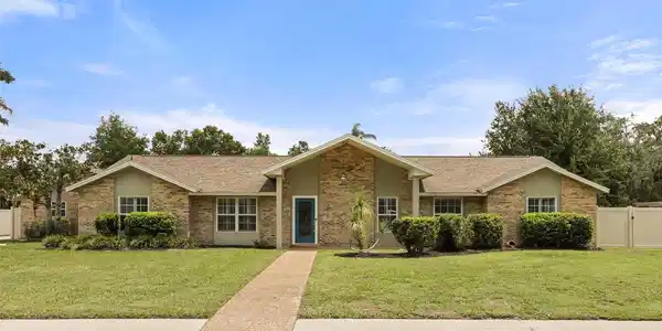 104 VALENCIA LOOP