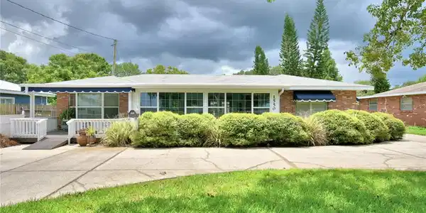 1550 LAKE HOWARD