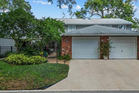 623 RED OAK CIRCLE