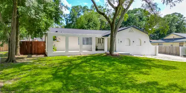 3325 HORSESHOE DRIVE