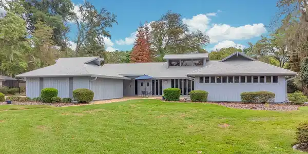 318 VALLEY DRIVE