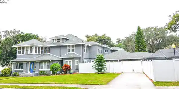 1407 LAKE HOWARD