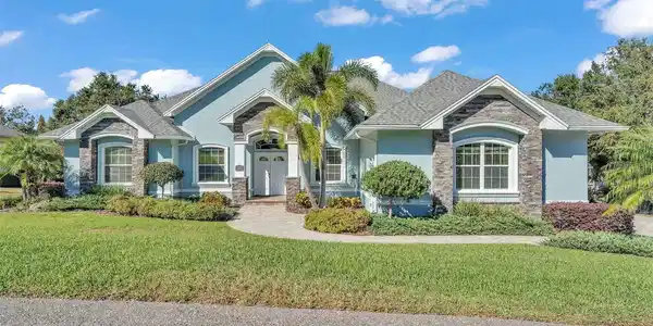 1335 SCOTTSLAND DRIVE