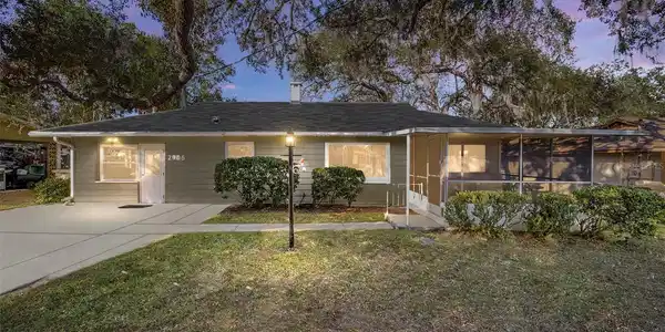 2905 PINETREE ROAD