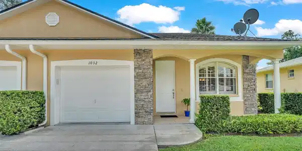 1032 TOWERING OAKS COURT