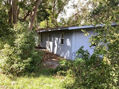 2571 CRESCENT DRIVE