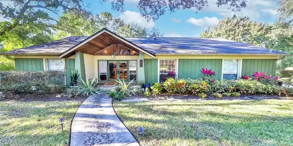402 MAGNOLIA OAK DRIVE