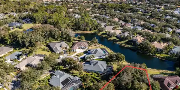 8 CREEKSIDE DRIVE