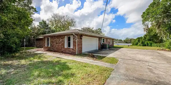 660 SAXON BOULEVARD