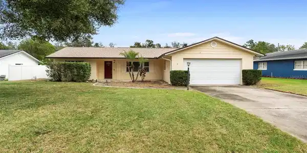 915 OAK DRIVE