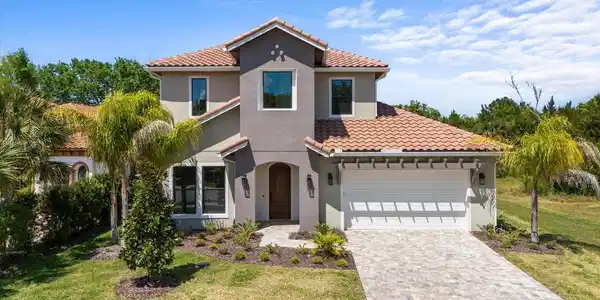 13 EMERALD LAKE COURT