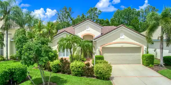 8426 IDLEWOOD COURT