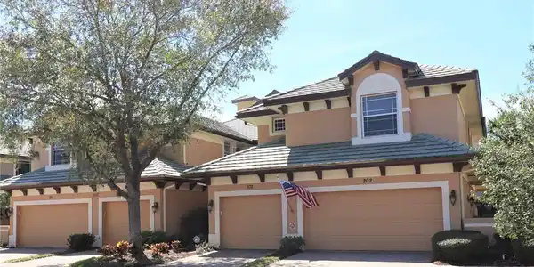 6512 MOORINGS POINT