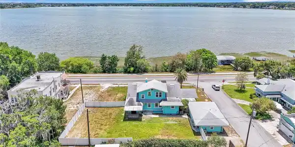 1561 N LAKE HOWARD DRIVE