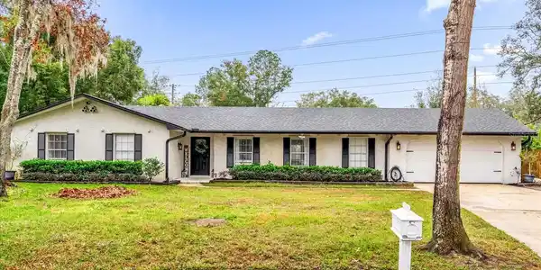 221 ROYAL OAKS CIRCLE