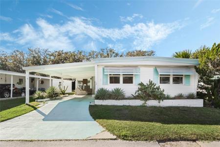 6 COCOS PLUMOSA DRIVE