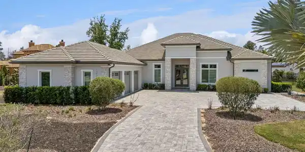 15220 PENDIO DRIVE