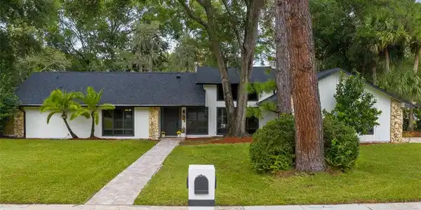 211 GREEN LAKE
