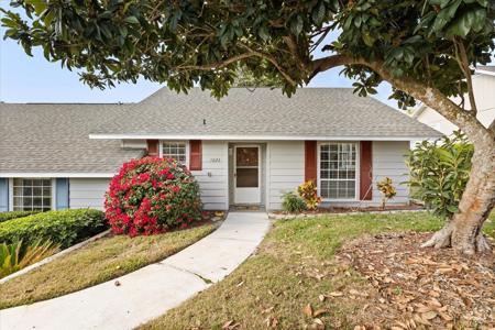 1026 VILLA LANE