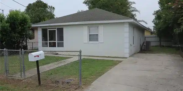 1728 BROXEY NE