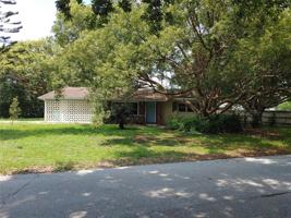 1231 HOLIDAY DR