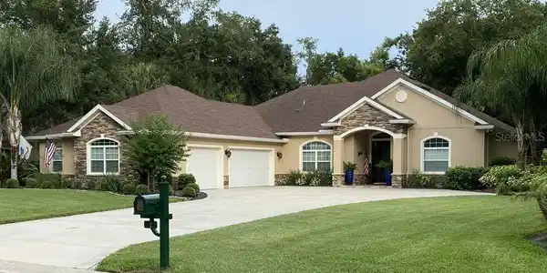 2 LAURA COURT