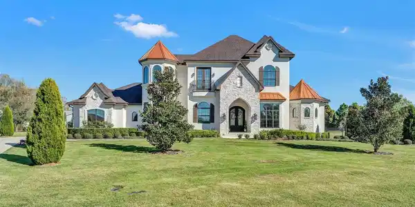 5676 CASE LANE