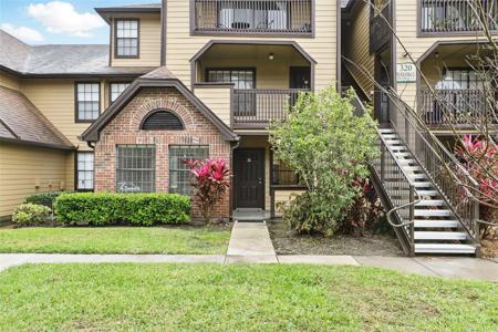 320 BLACK OAK COURT