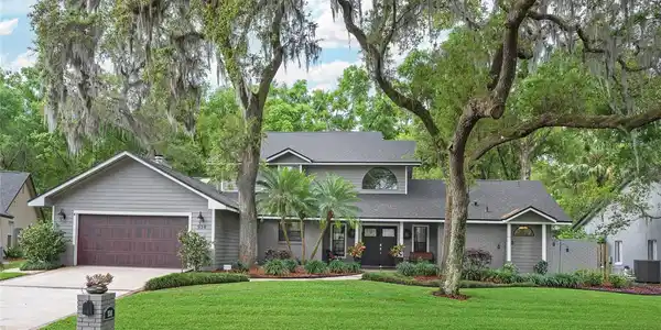 934 DEERWOOD LOOP