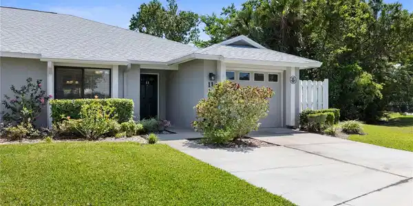 11 LAKE FOREST COURT N