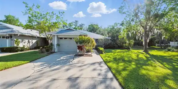 10 LAKE FOREST CIRCLE N