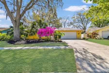 2124 CROWSNEST DRIVE