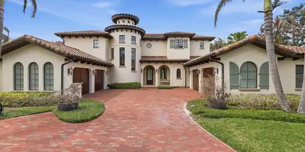 4906 AVIVA GARDEN COURT