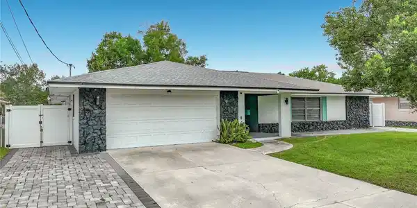 2425 LAUDERDALE COURT