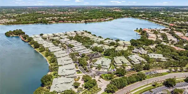 6422 MOORINGS POINT