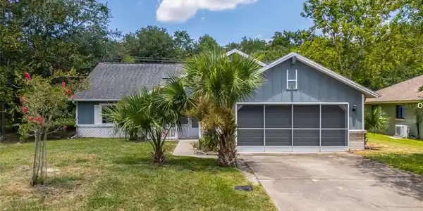 7 BLACKTHORN COURT