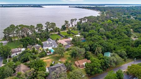 2286 CRESCENT DRIVE